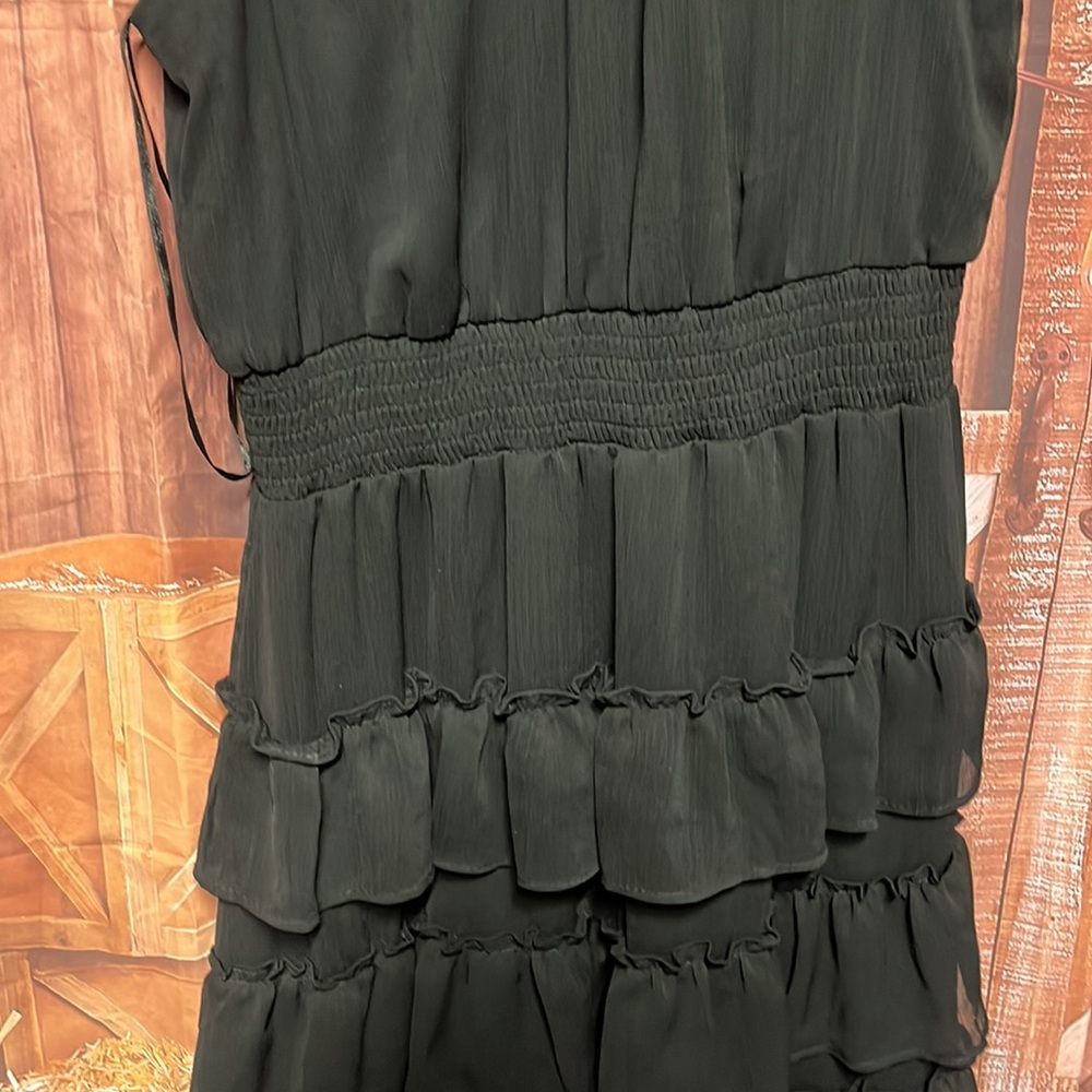 Chic Black Ruffled Dress - Picture 5 of 8